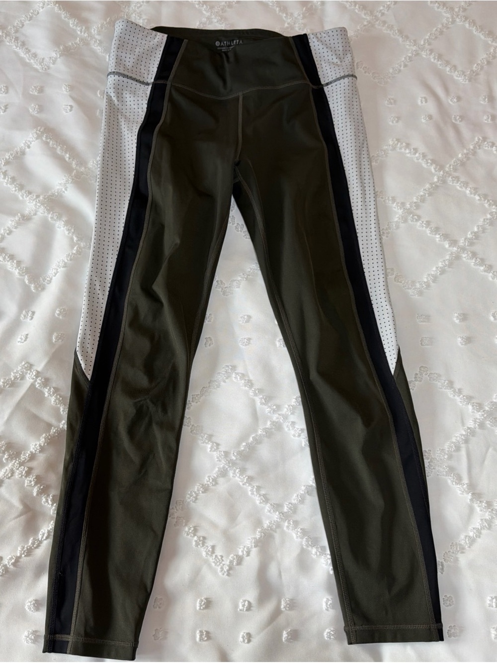 Athleta Women’s Leggings Contender Laser Cut  7/8 Tight Olive Green Size Medium